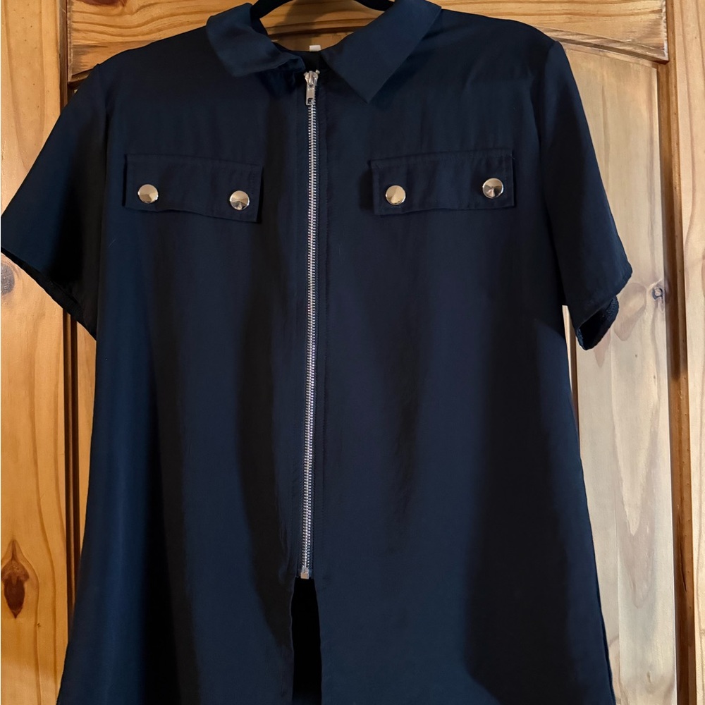 Women’s Black Zipper Front  Short Sleeve Shirt